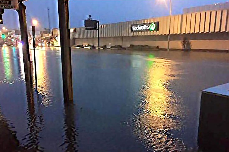 Floodwater rises at the Woolworths shopping centre