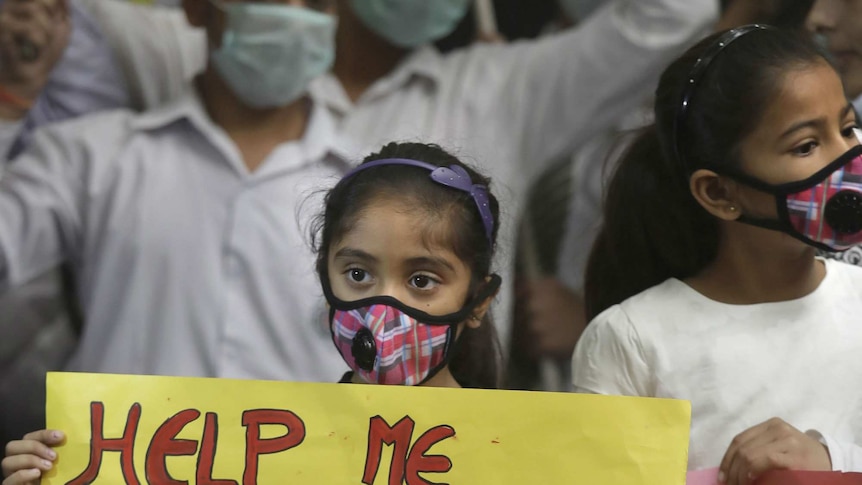 Girl in polluted New Delhi