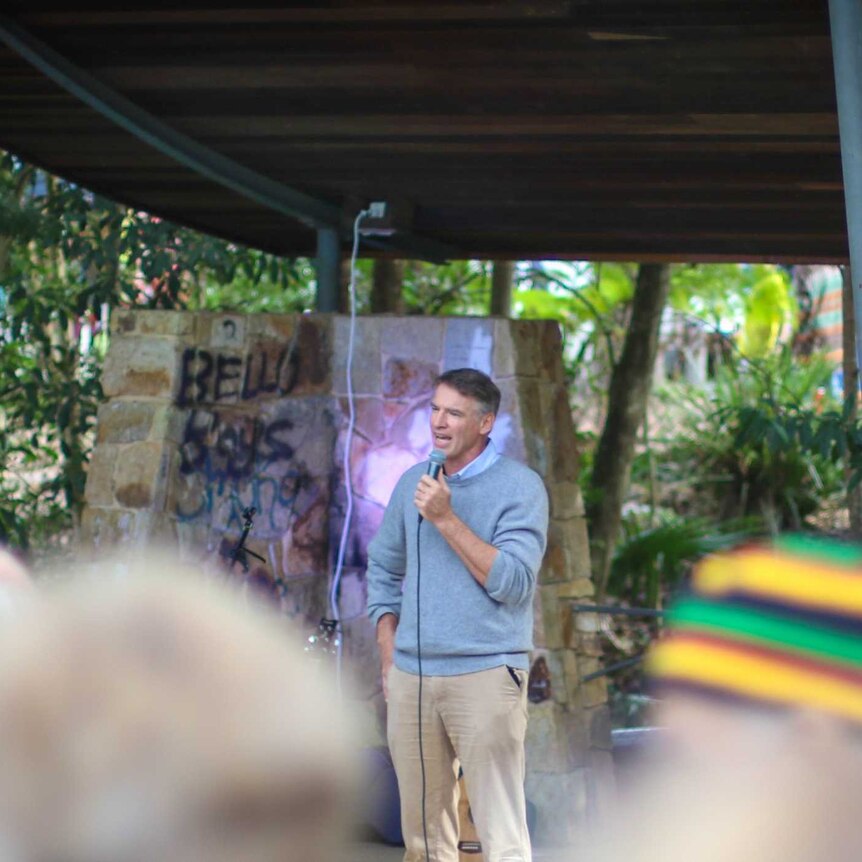 Rob Oakeshott speaking at a community meeting
