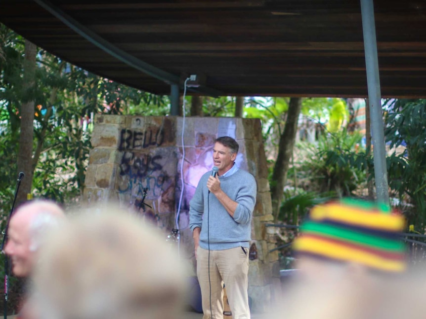 Rob Oakeshott speaking to community