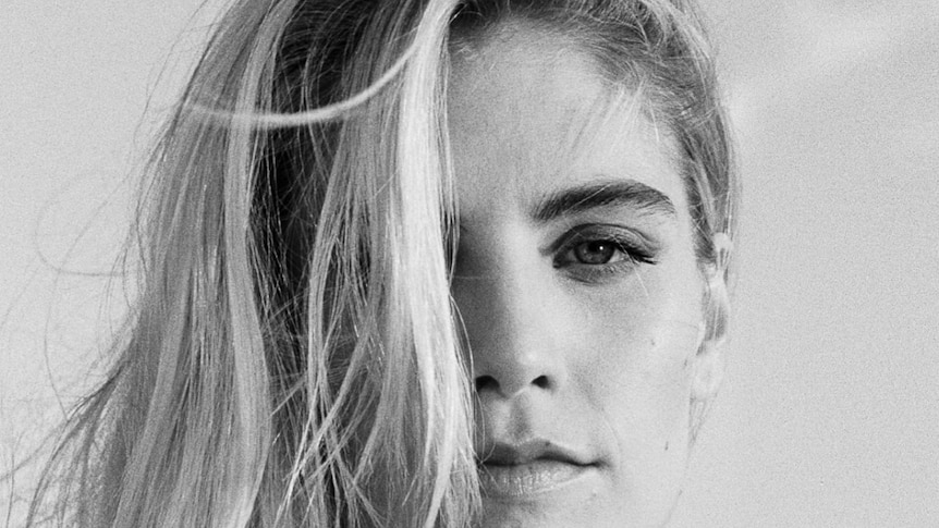 Black and white image of Hannah from London Grammar