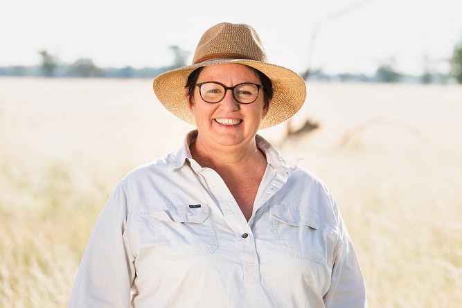 Fiona Aveyard in a paddock