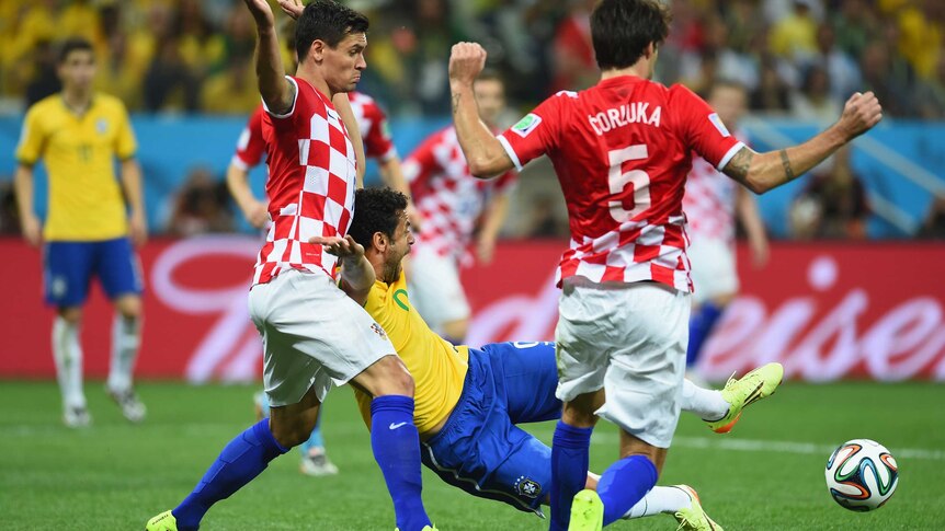 World Cup 2014: Testing the Brazuca ball - BBC News