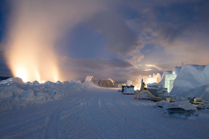 Ice Cannons blow 'snice' into piles to be used in construction