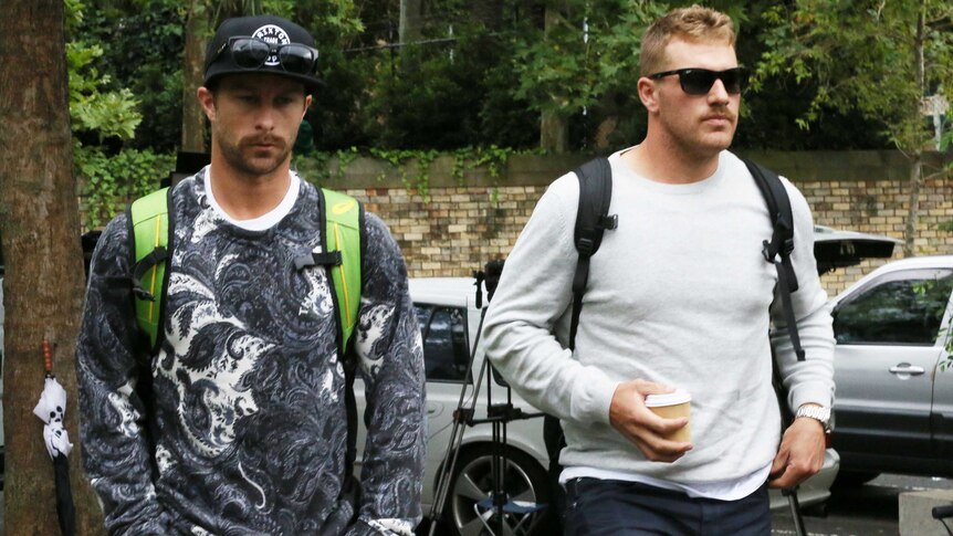 Wade and Finch arrive at St Vincent's Hospital