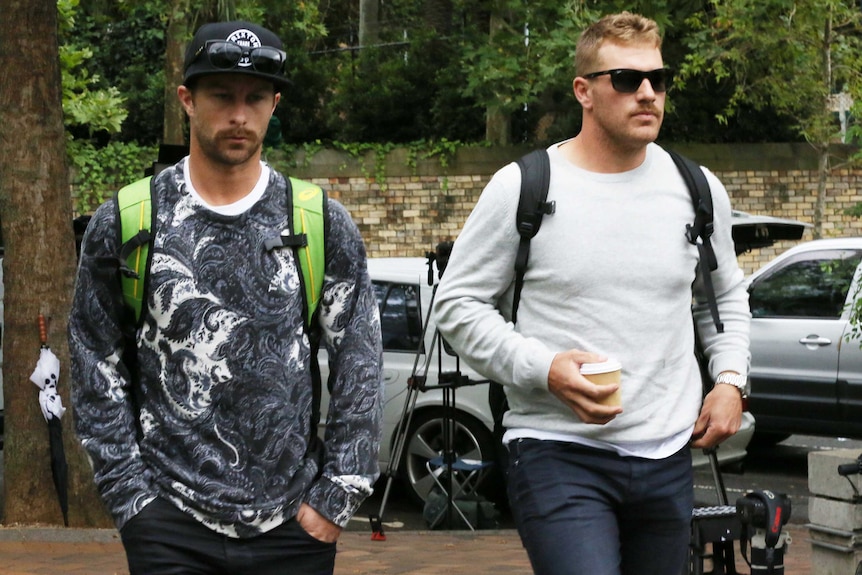Wade and Finch arrive at St Vincent's Hospital
