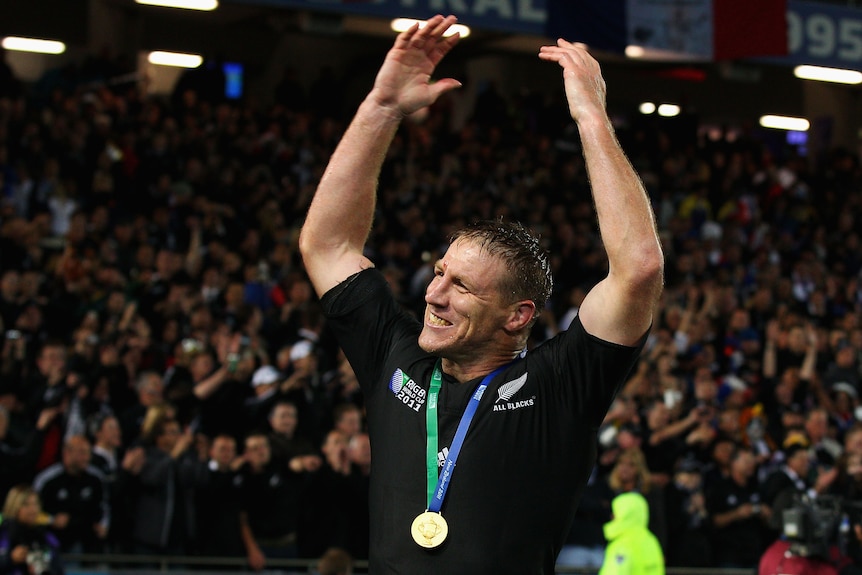 Brad Thorn lève les mains