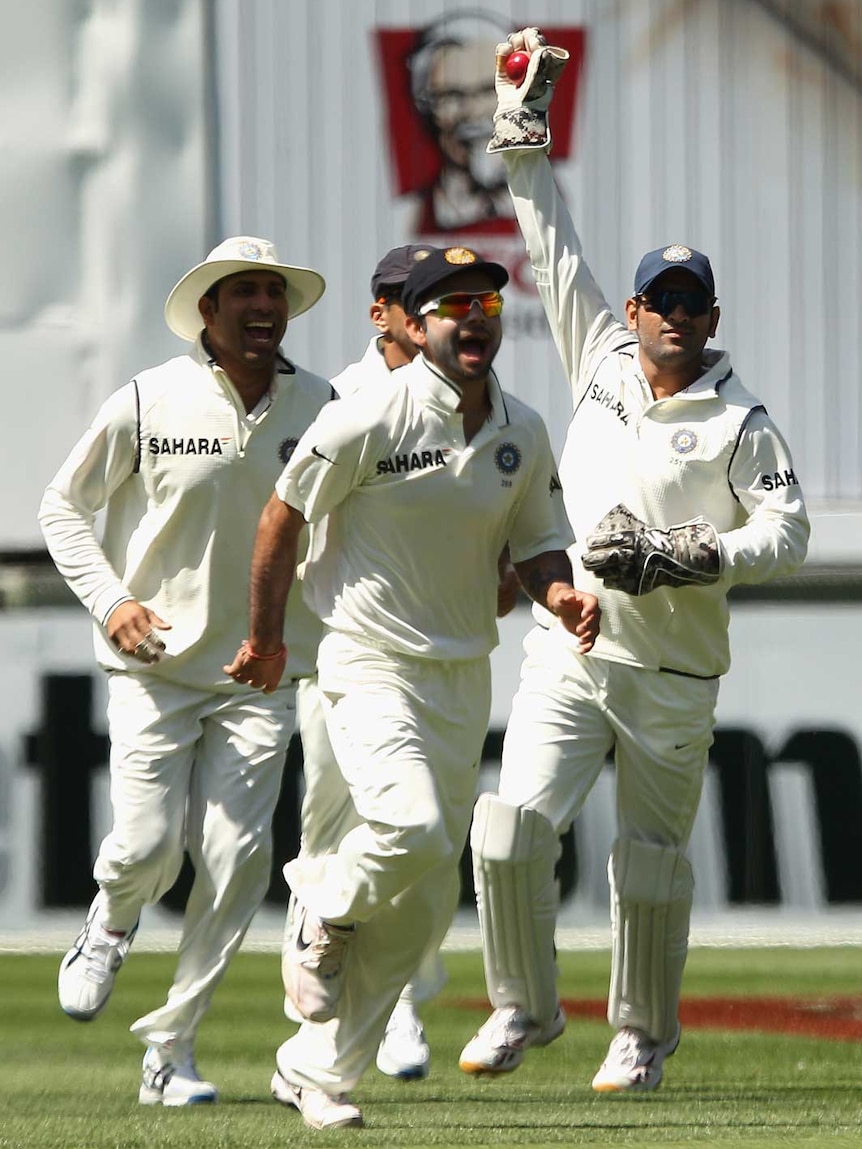 MS Dhoni celebrates the wicket of Siddle