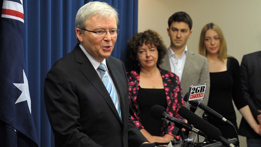 Kevin Rudd announces he will contest the Labor leadership