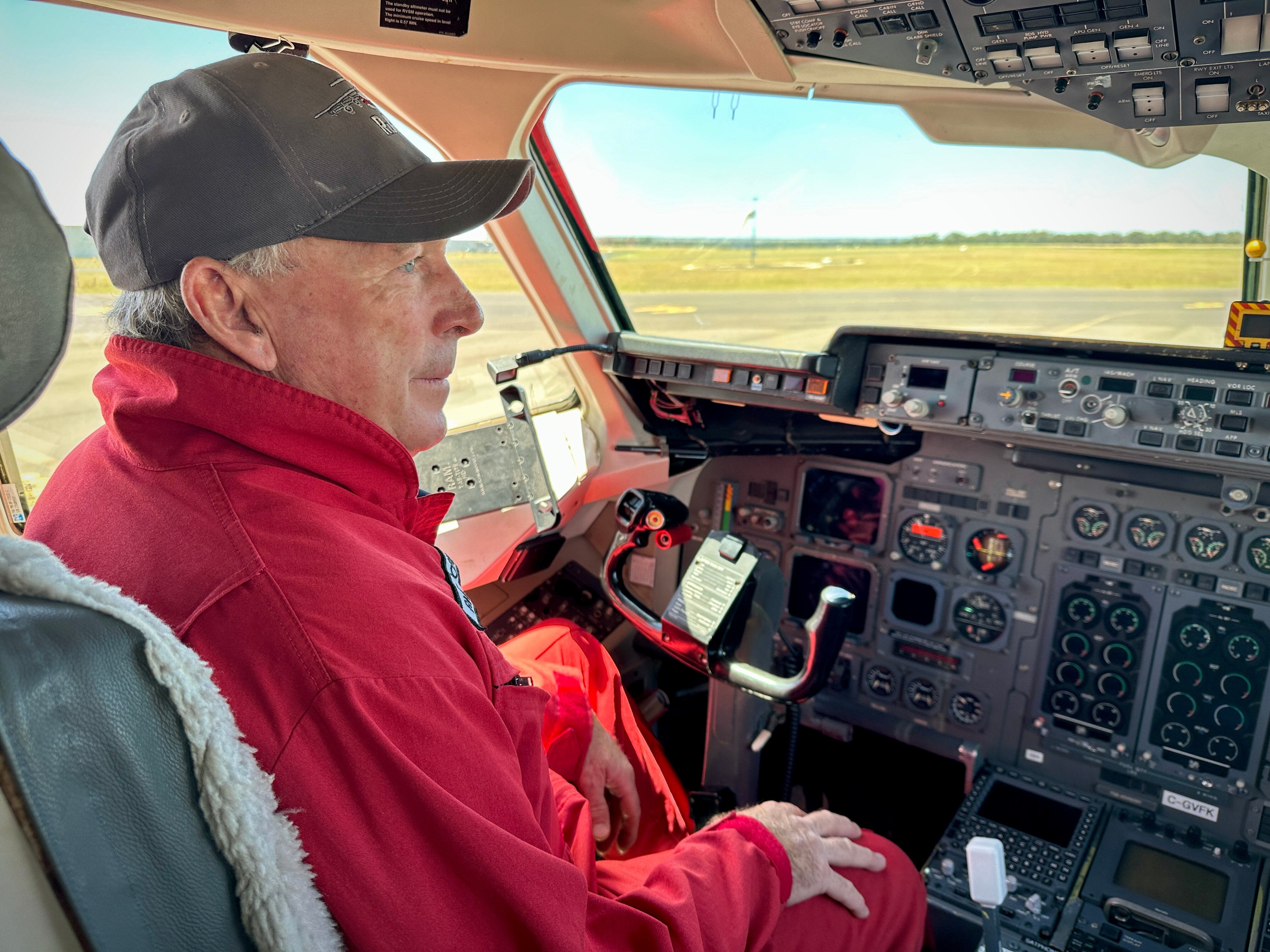Canadian pilot Rick Roberts flies large air tanker to fight NSW ...