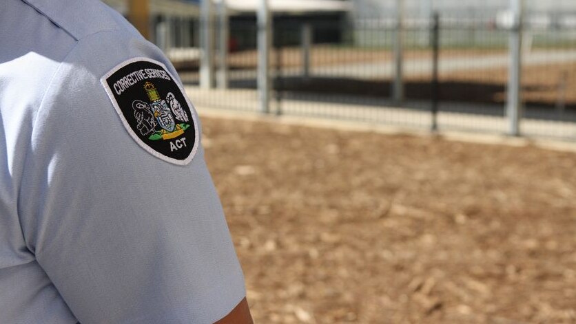 The ACT Opposition says guards at Canberra's jail are afraid to defend themselves during assaults by prisoners.