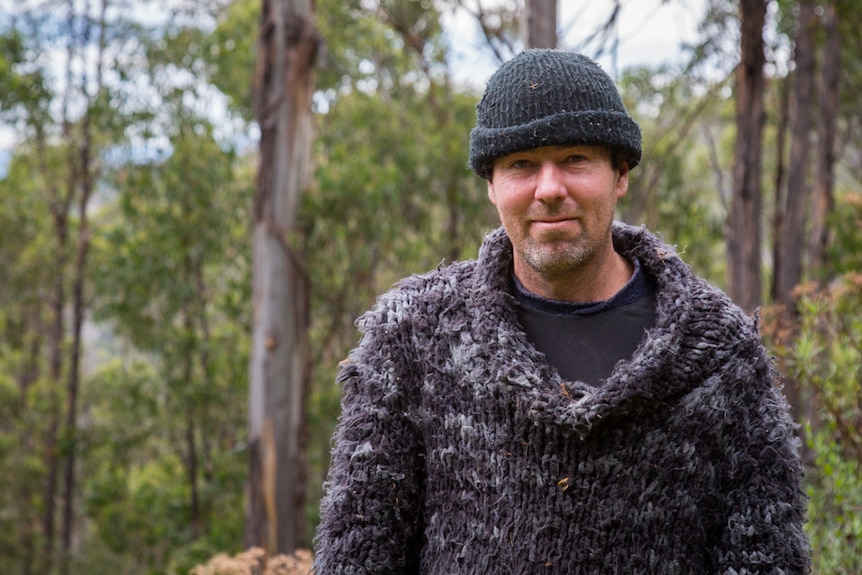 Artist, Michael Schlitz lives in a bushland home to connect with nature.