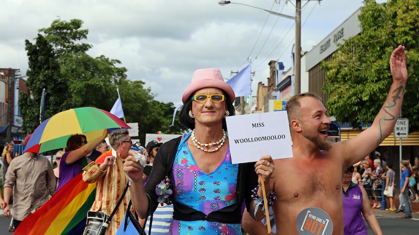 Parade entrant with Miss Wolloomooloo sign