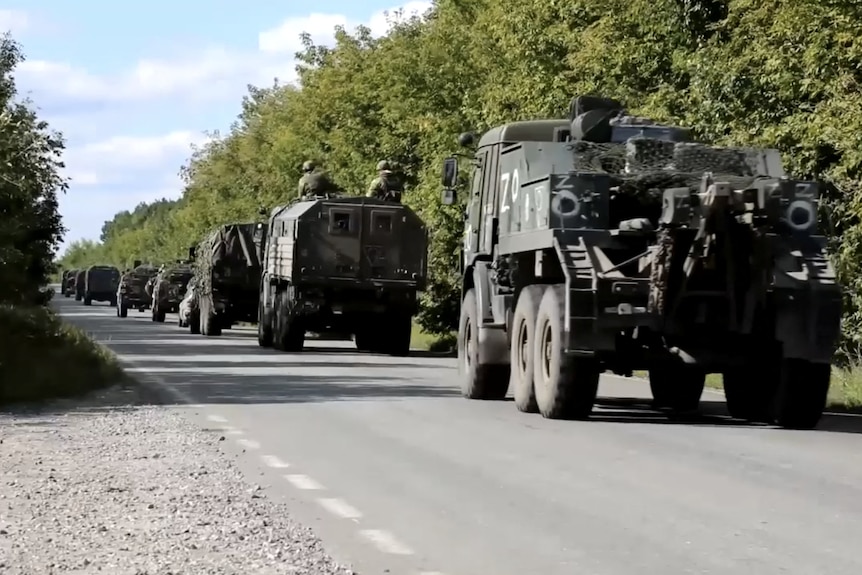 A line of Russian tanks heading to Kharkiv 