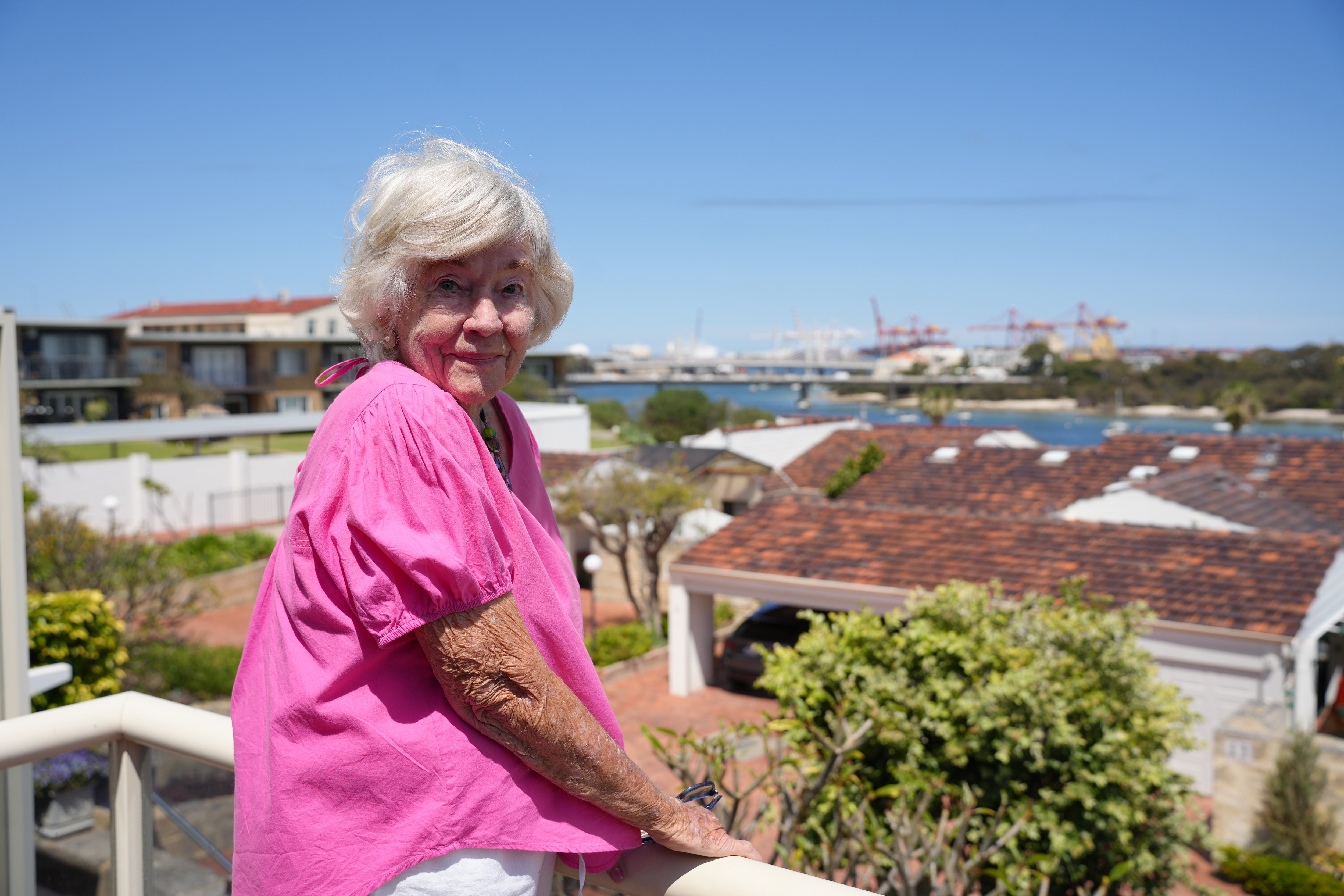 Woman, 92, who cheated death on Fremantle's old bridge stoked for new crossing