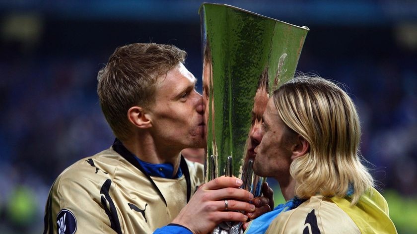 Pavel Pogrebnyak and Anatoliy Tymoschuk of Zenit St Petersburg kiss the UEFA Cup trophy