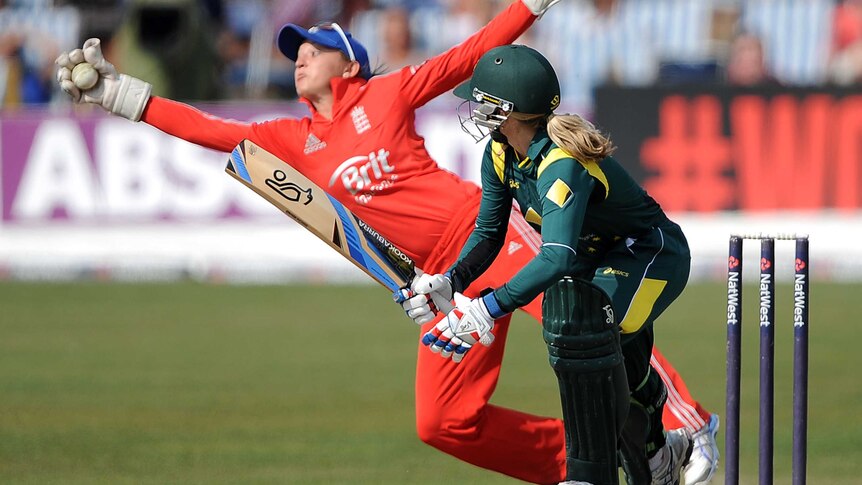 Sarah Taylor takes screamer to remove Jodie Fields