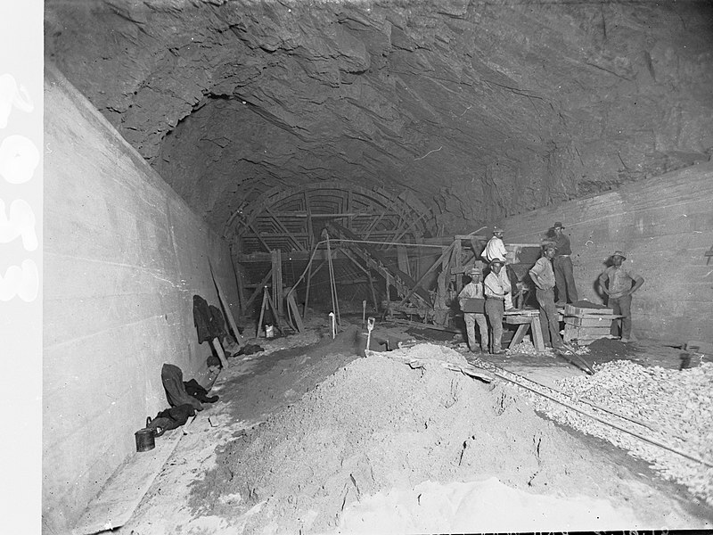 Workers standing inside the Sleep's Hill Tunnel during construction.