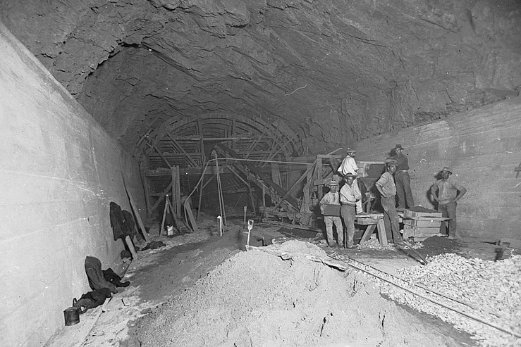 Workers standing inside the Sleep's Hill Tunnel during construction.