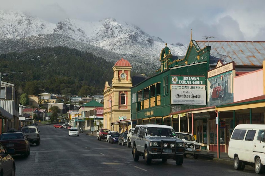 Hunters Hotel, snow on Mt Owen