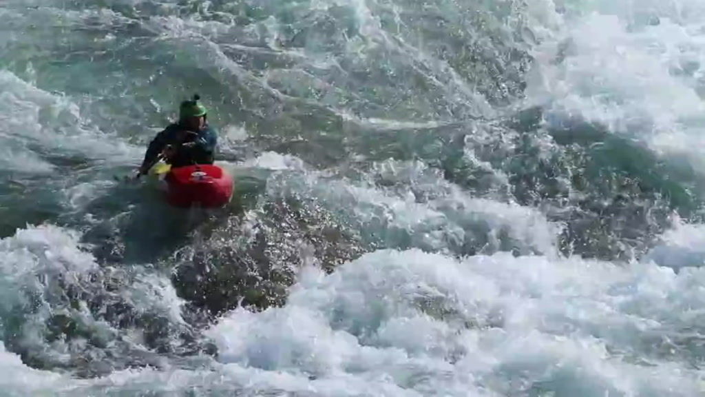 Tasmanian Adventurer Adrian Kiernan Dies While Kayaking In Nepal Abc News