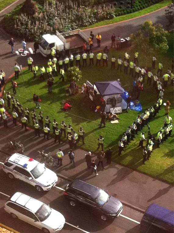 Police surround Occupy Melbourne protestors.