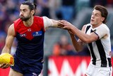 Brodie Grundy is tackled by the arm by Pat Lipinski