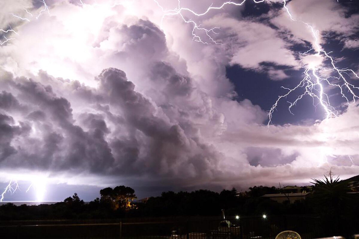 Heavy rain hits southern Queensland in morning storms - ABC News