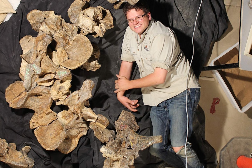 Dr Stephen Poropat with bones from Savannasaurus elliottorum