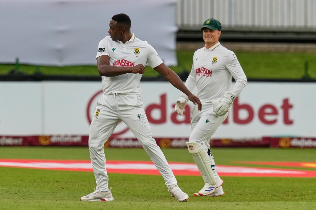 Live: Australia desperate for runs on fourth day of second Test