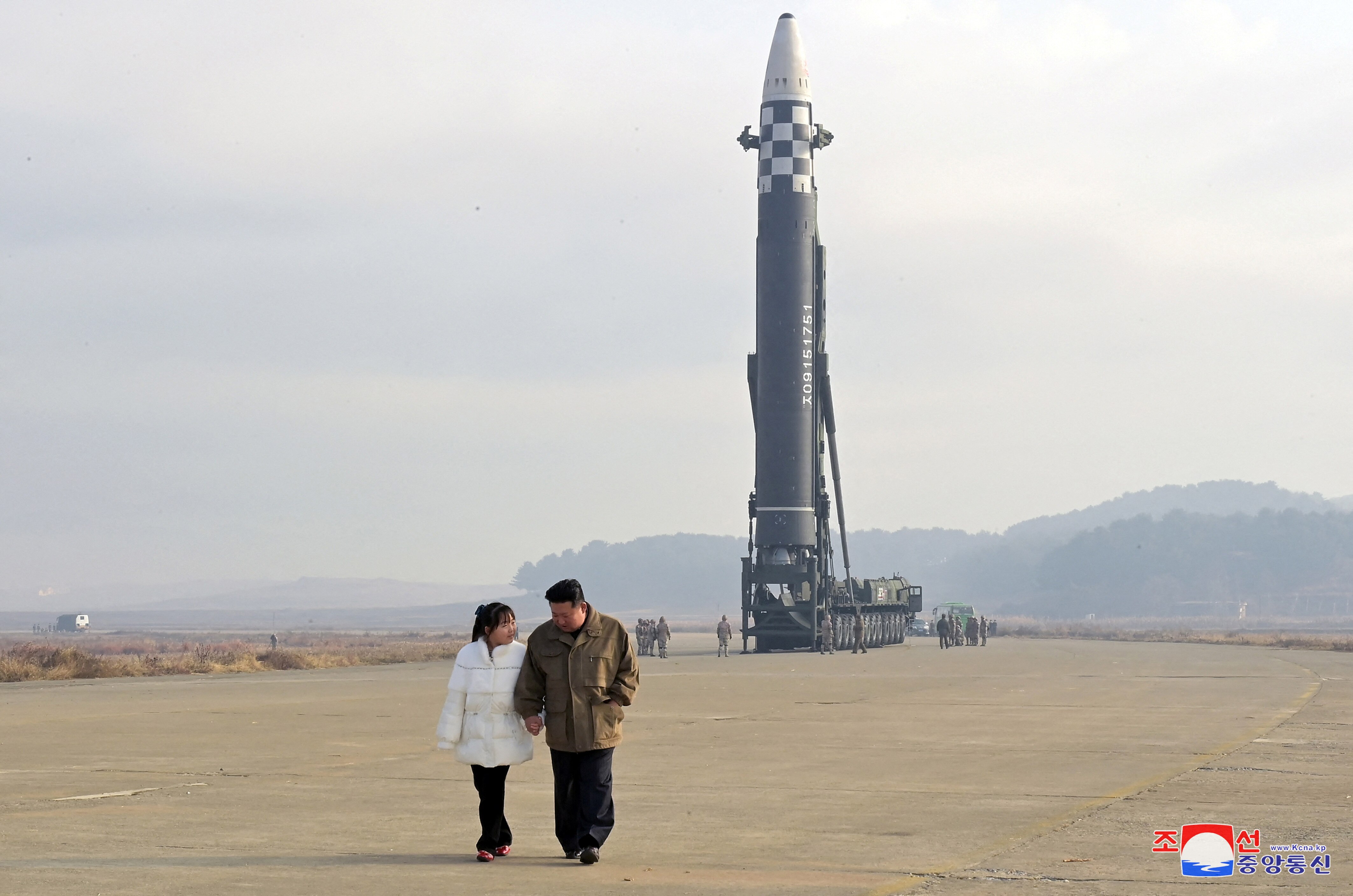 North Korean Leader Kim Jong Un Brings Daughter To Latest ...