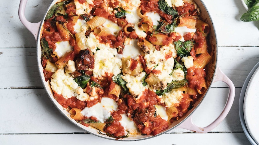 Pot with pasta bake with spinach, ricotta and tomato sauce for Hetty McKinnon recipe