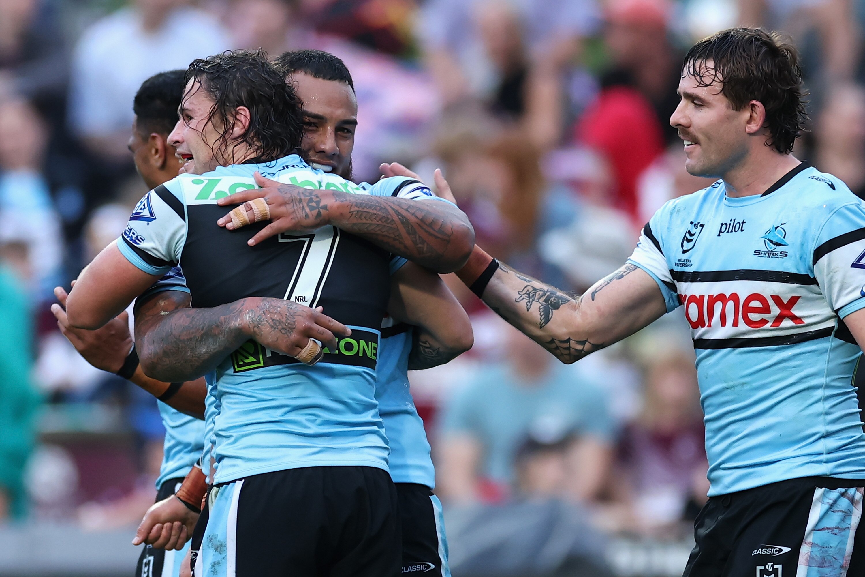 Live: Sharks score off horror Sea Eagles error to break deadlock