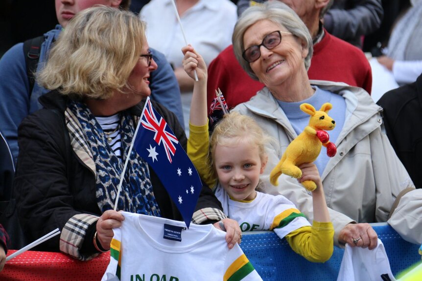 Crowds in Melbourne welcome home athletes