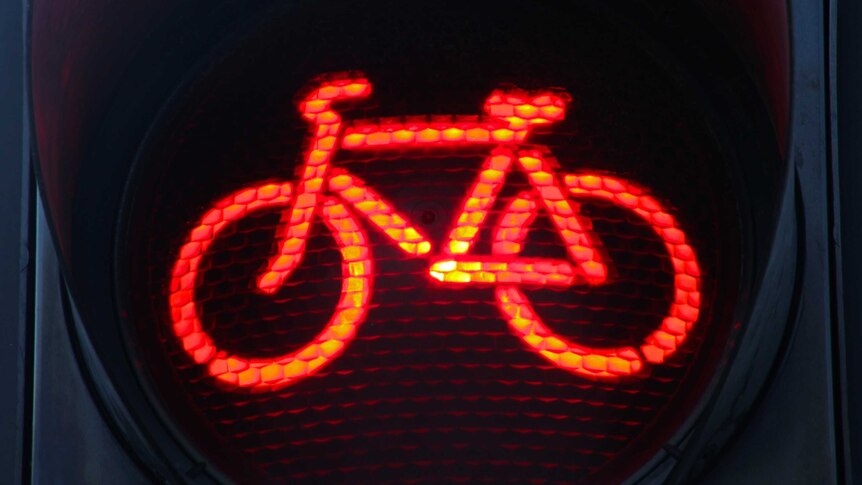 A red stop sign for cyclists