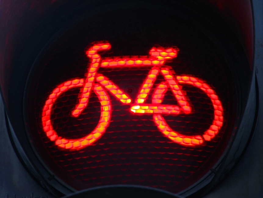 A red stop sign for cyclists