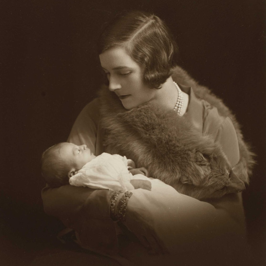 Lady Edwina Mountbatten with her daughter Pamela in 1929.