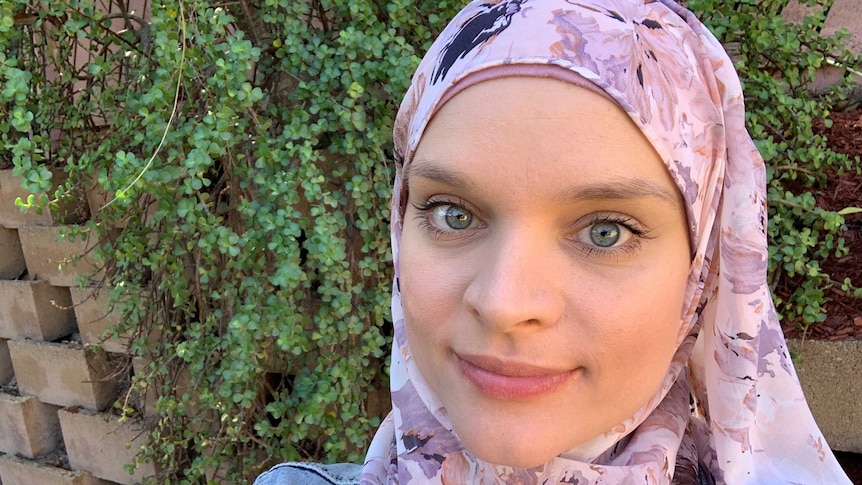 Zahra Fielding wearing pink floral hijab, with garden in background.