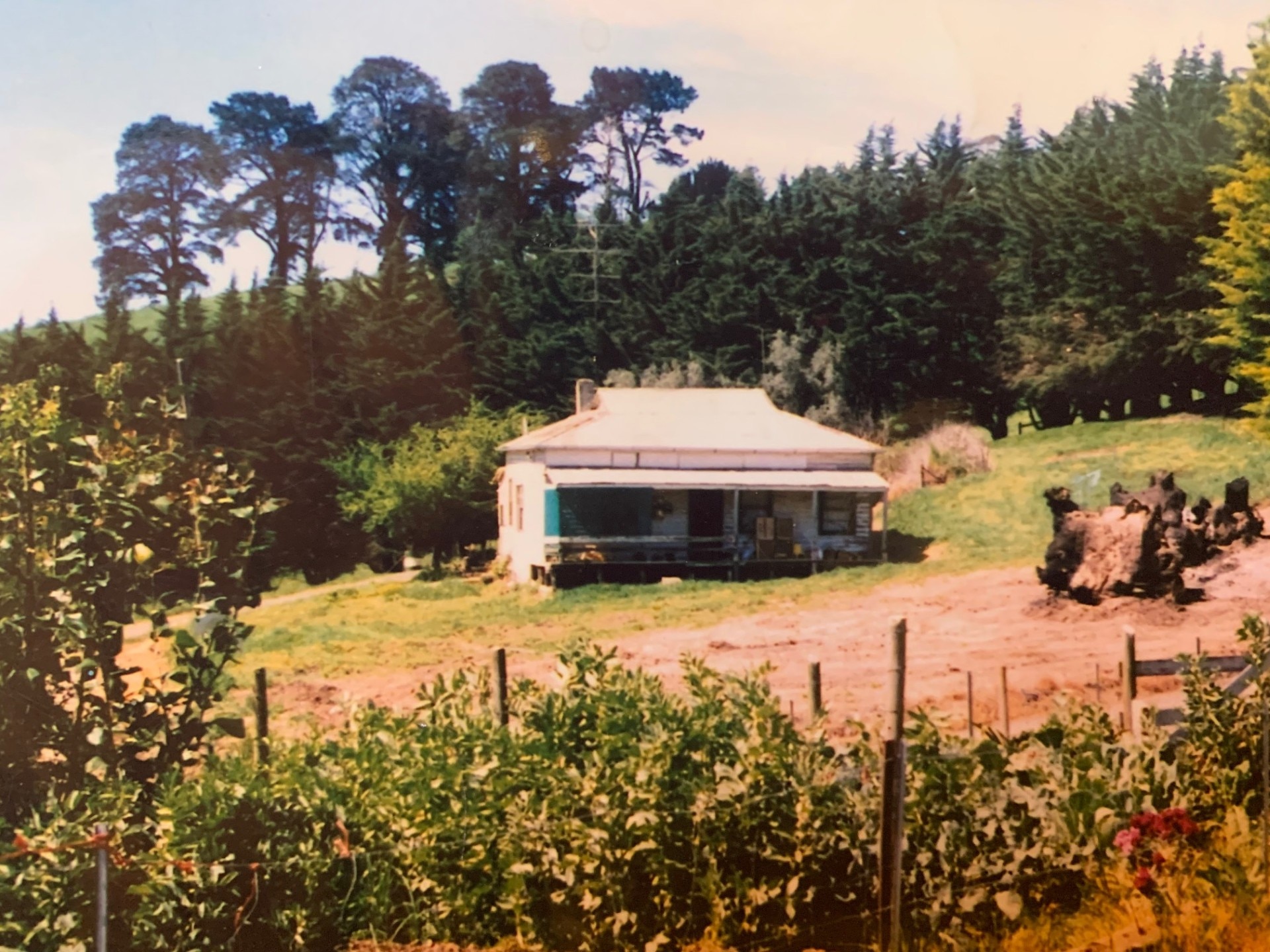 Pequeña casa de campo propiedad de la familia Interlandi en tierras de cultivo.