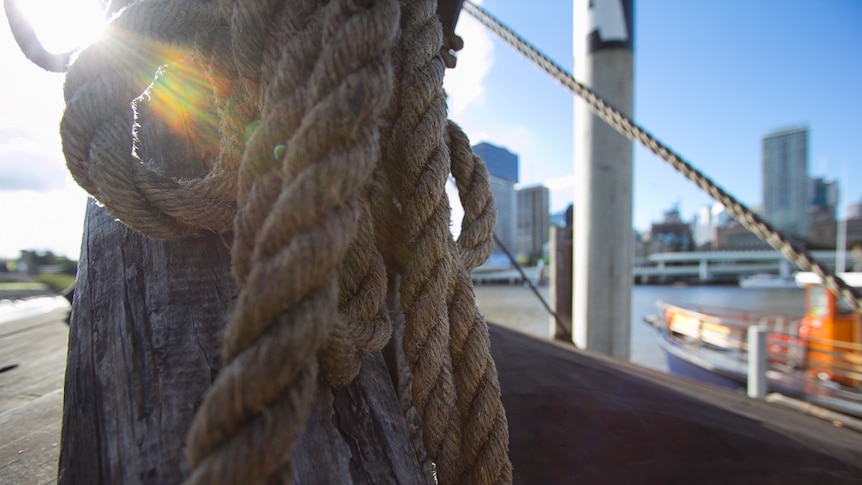 The sails and masts are all equipped with rope as it would have been in the 15th century.