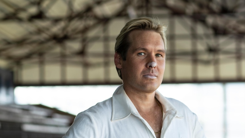 Actor Alex Williams as the late Shane Warne. 