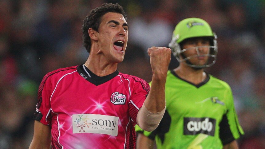 Mitchell Starc was the key to the Sydney Sixers' victory in the rain-reduced match against cross-town rivals the Thunder.