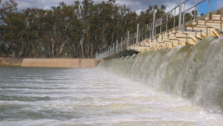 Peter Beattie has voiced support for calls for an independent body to manage the Murray-Darling.