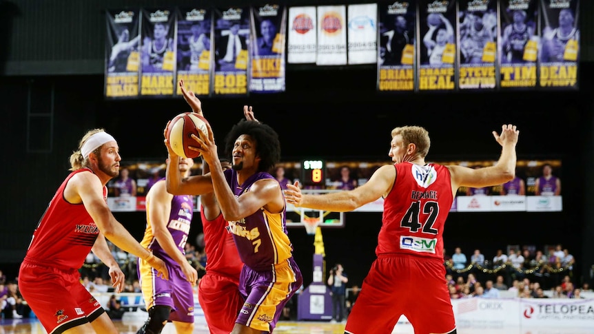 Josh Childress lays the ball in at the Sydney Entertainment Centre