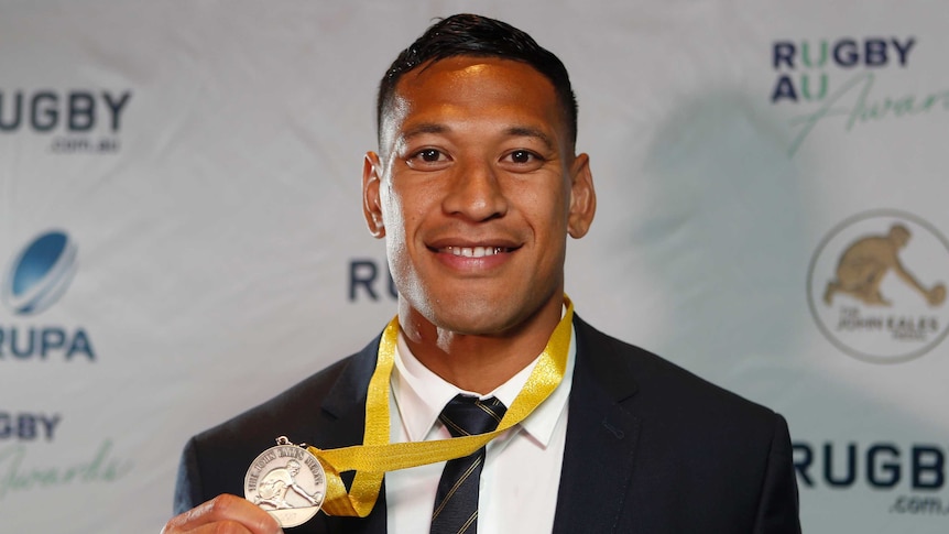 Israel Folau holds up the John Eales medal.