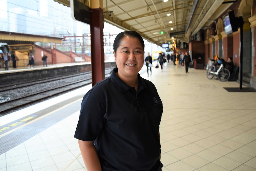 邝明蕙是墨尔本少有的华人女性火车司机。