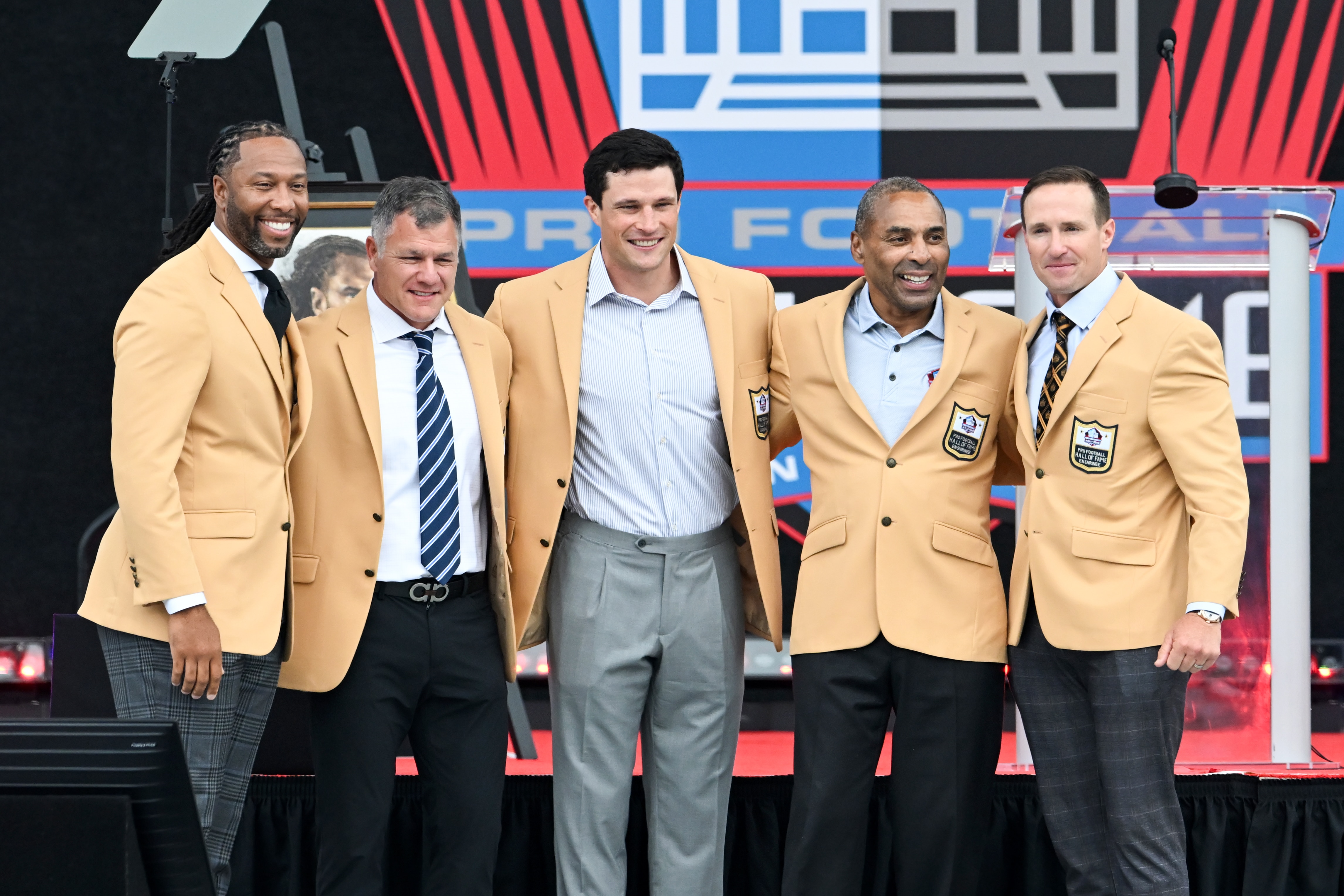 NFL star uses Hall of Fame speech to announce he has dementia
