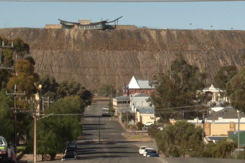 The street of Broken Hill and the line of lode museum on top of the mountain of lead in the city centre