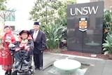 Antoni Tsaputra bersama keluarganya setelah lulus dari UNSW di Sydney.