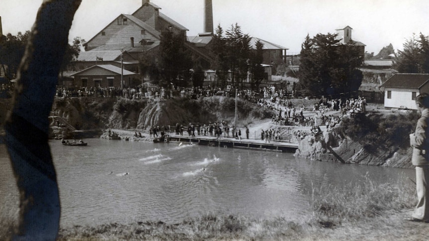 The Surrey Dive in its heyday.